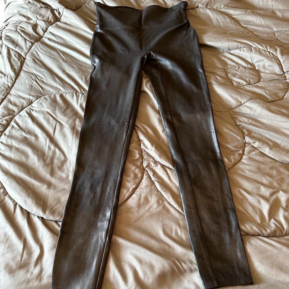 SPANX Faux Leather Leggings in Black, Size M